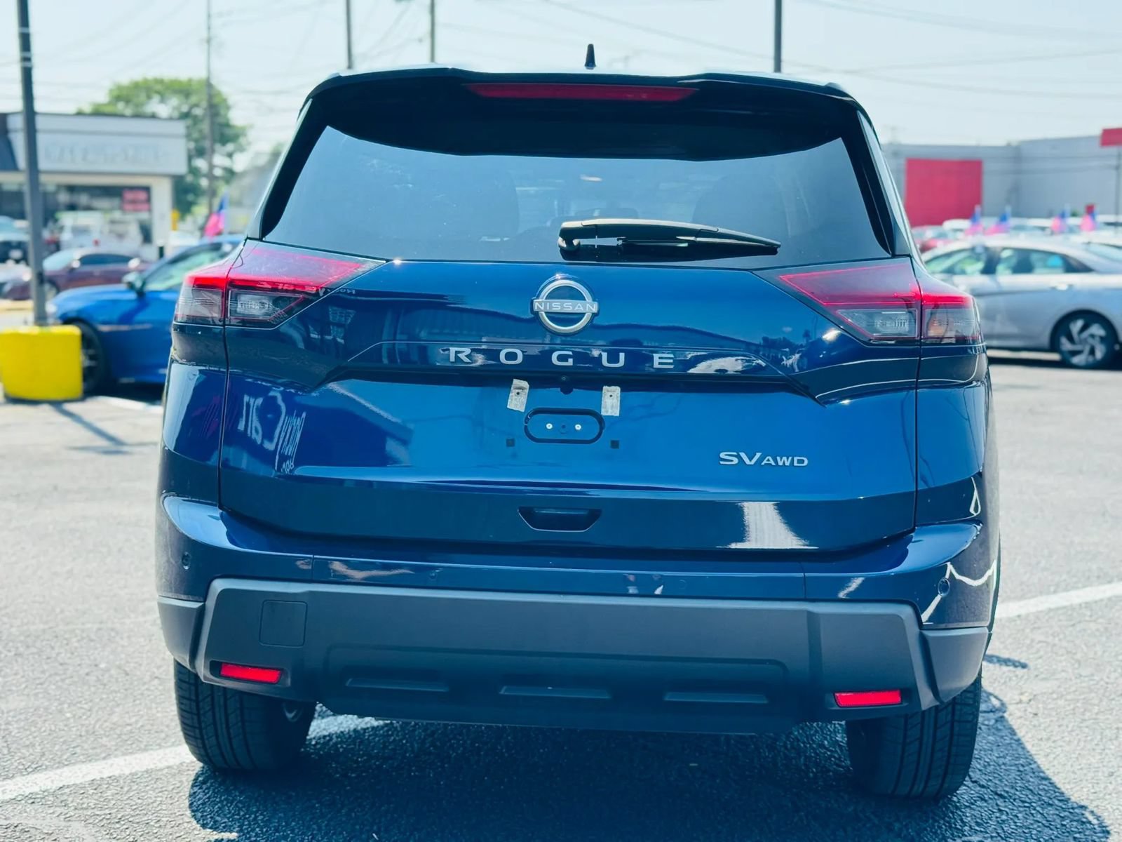 Used 2024 Nissan Rogue SV AWD/4WD image 5