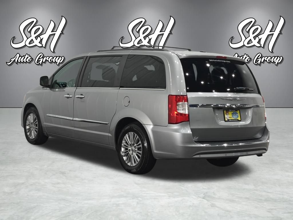 Used 2016 Chrysler Town & Country Touring-L FWD image 18