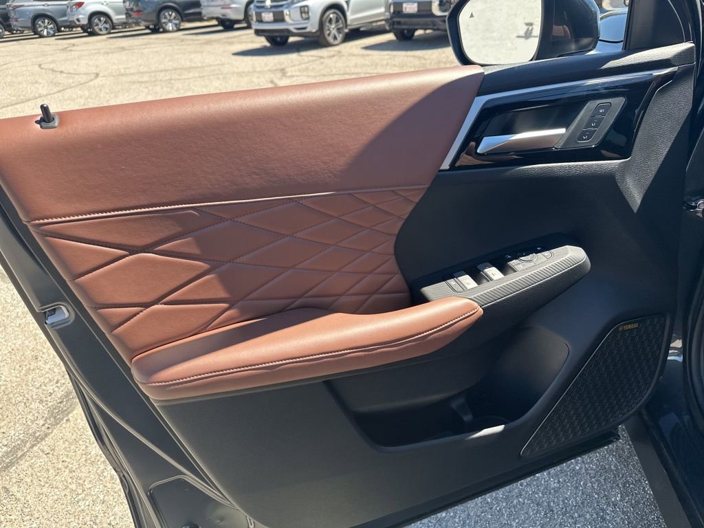 Used 2025 Mitsubishi Outlander SEL image 19