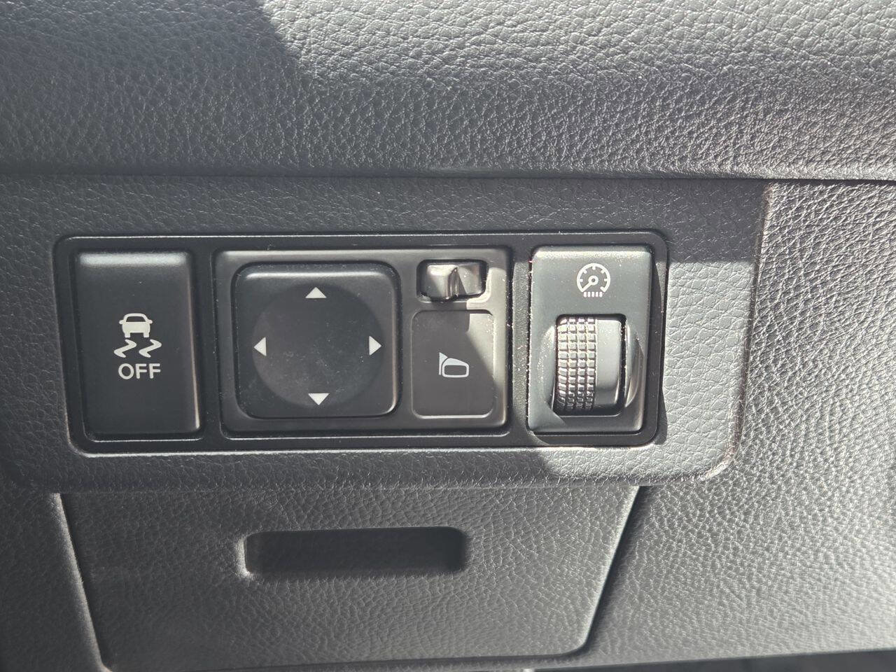 Used 2012 Nissan Versa 1.8 S w/ Convenience Pkg FWD image 32