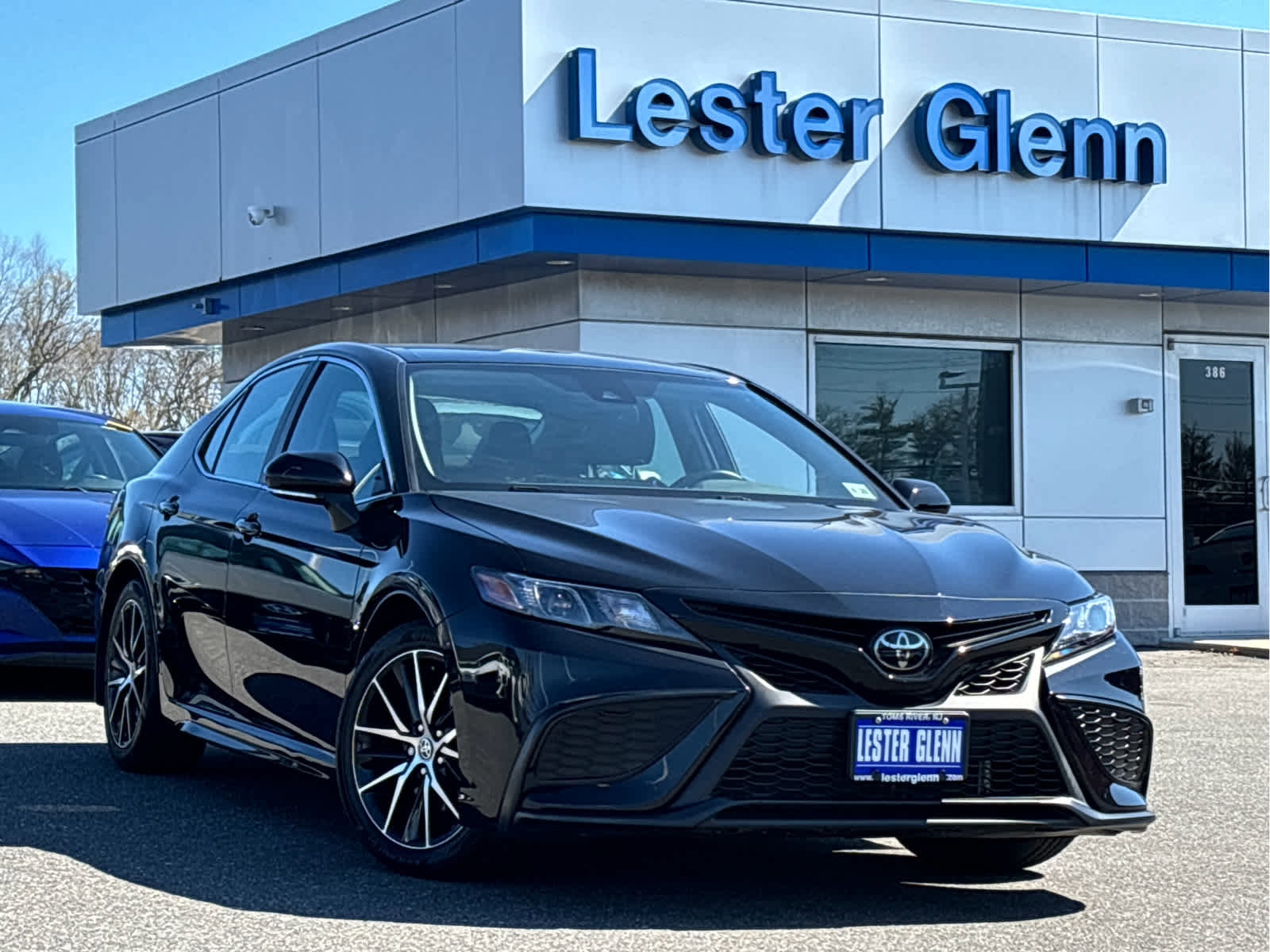 Used 2023 Toyota Camry SE w/ Cold Weather Package image 30