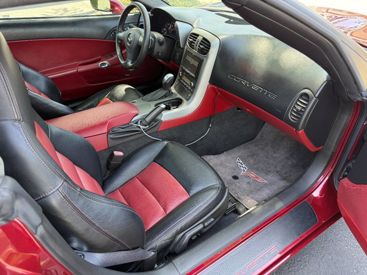 Used 2006 Chevrolet Corvette Convertible w/ Preferred Equipment Group RWD image 11