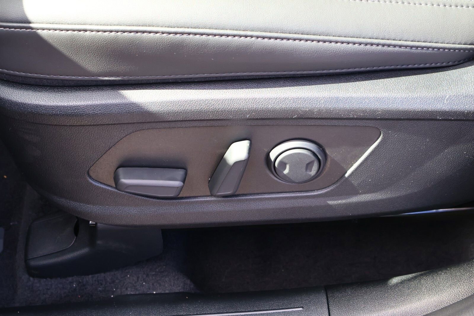 Used 2025 Kia Sorento S w/ Panoramic Sunroof Package FWD image 18