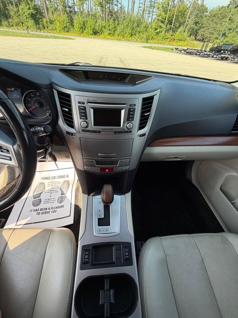 Used 2013 Subaru Outback 2.5i Limited w/ Moonroof Pkg AWD/4WD image 12