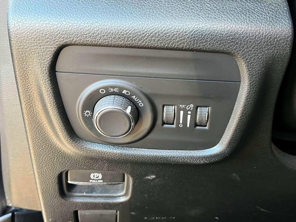 Certified 2023 Jeep Grand Cherokee Laredo w/ Luxury Tech Group I image 20