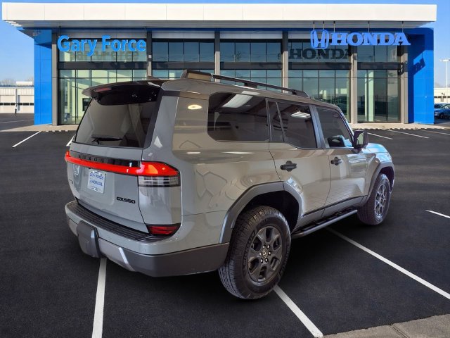 Used 2024 Lexus GX 550 AWD/4WD image 2
