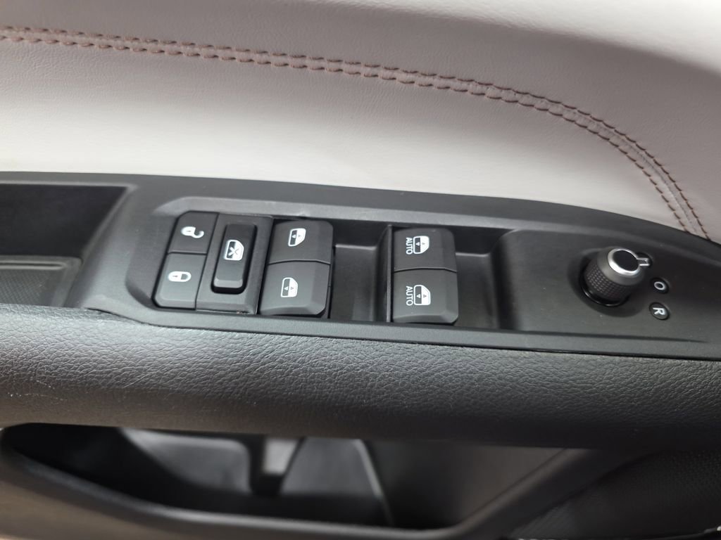 Used 2022 Jeep Compass Limited image 26