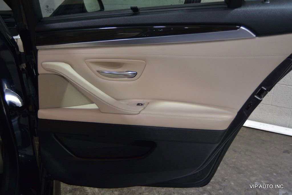 Used 2011 BMW 550i Sedan image 12
