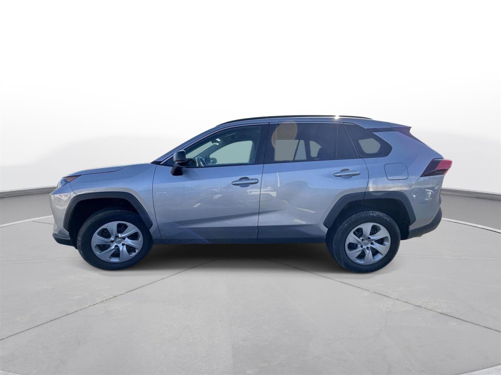 Used 2021 Toyota RAV4 LE image 9