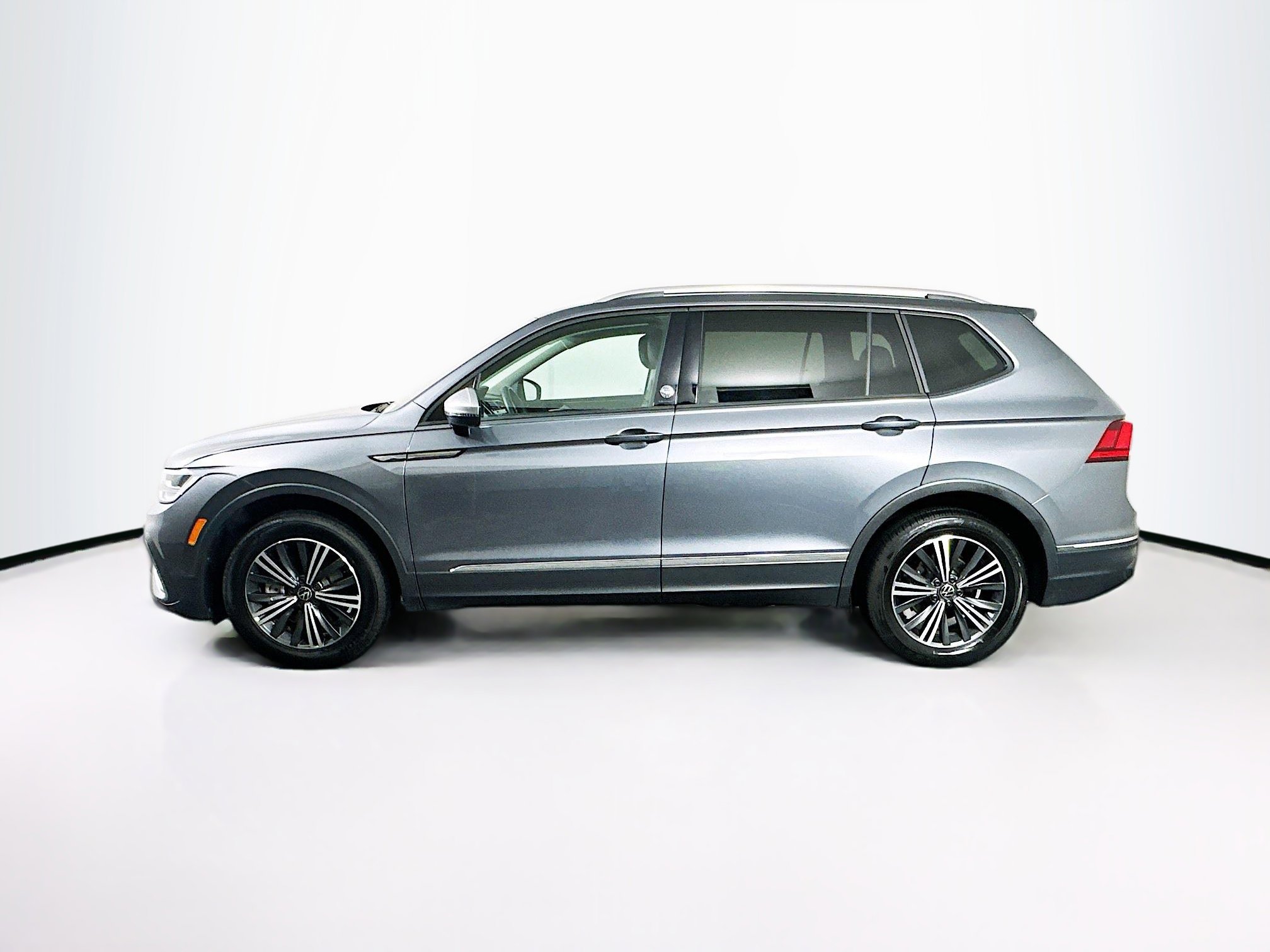 Used 2024 Volkswagen Tiguan Wolfsburg Edition image 4