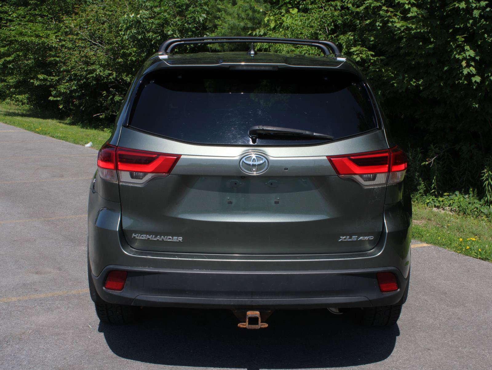Used 2019 Toyota Highlander XLE AWD/4WD image 6