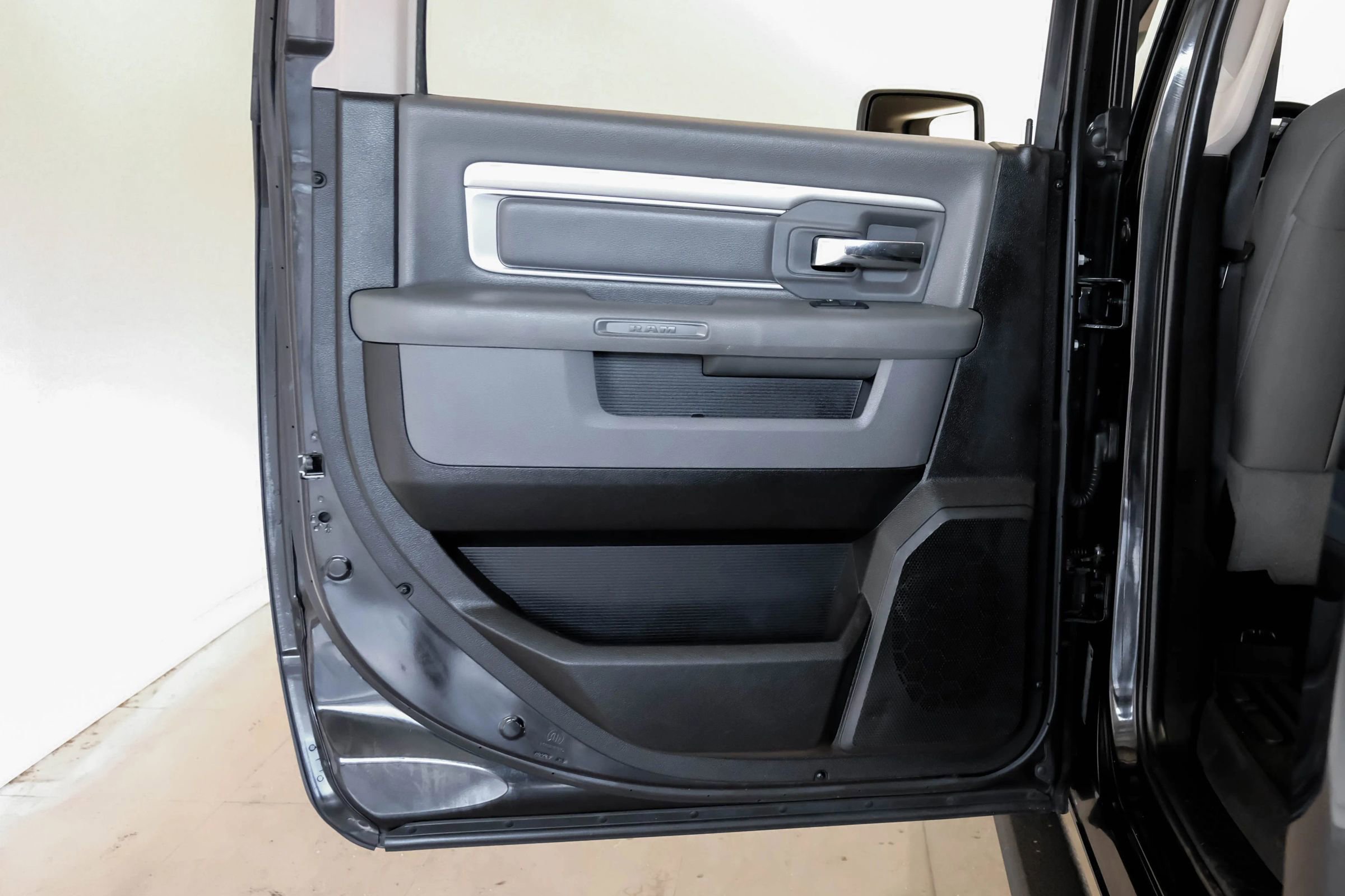 Used 2019 RAM 1500 Classic SLT image 41