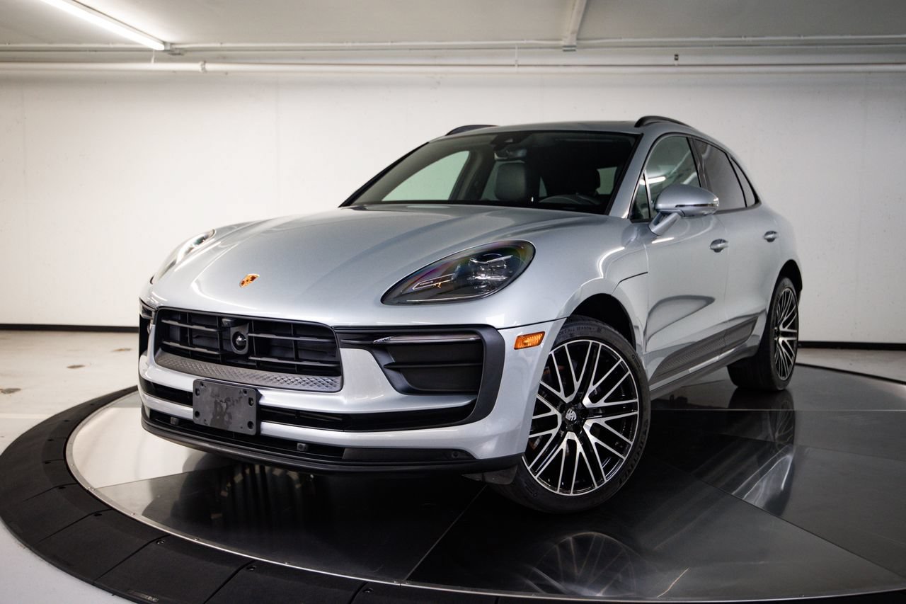Certified 2024 Porsche Macan AWD/4WD image 1