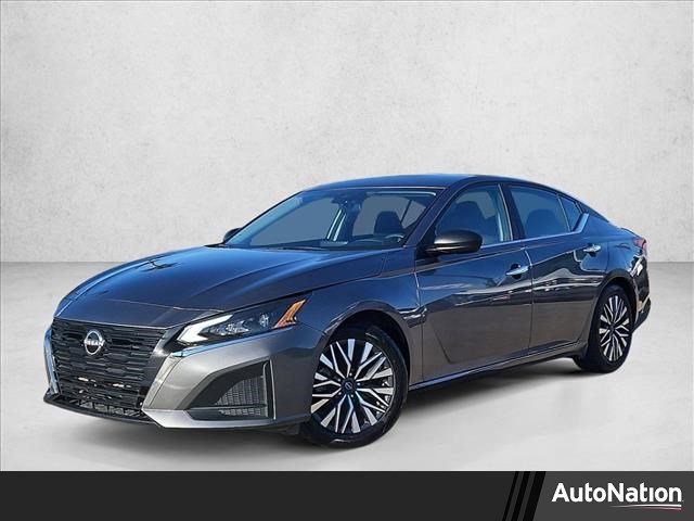 Used 2024 Nissan Altima 2.5 SV image 1