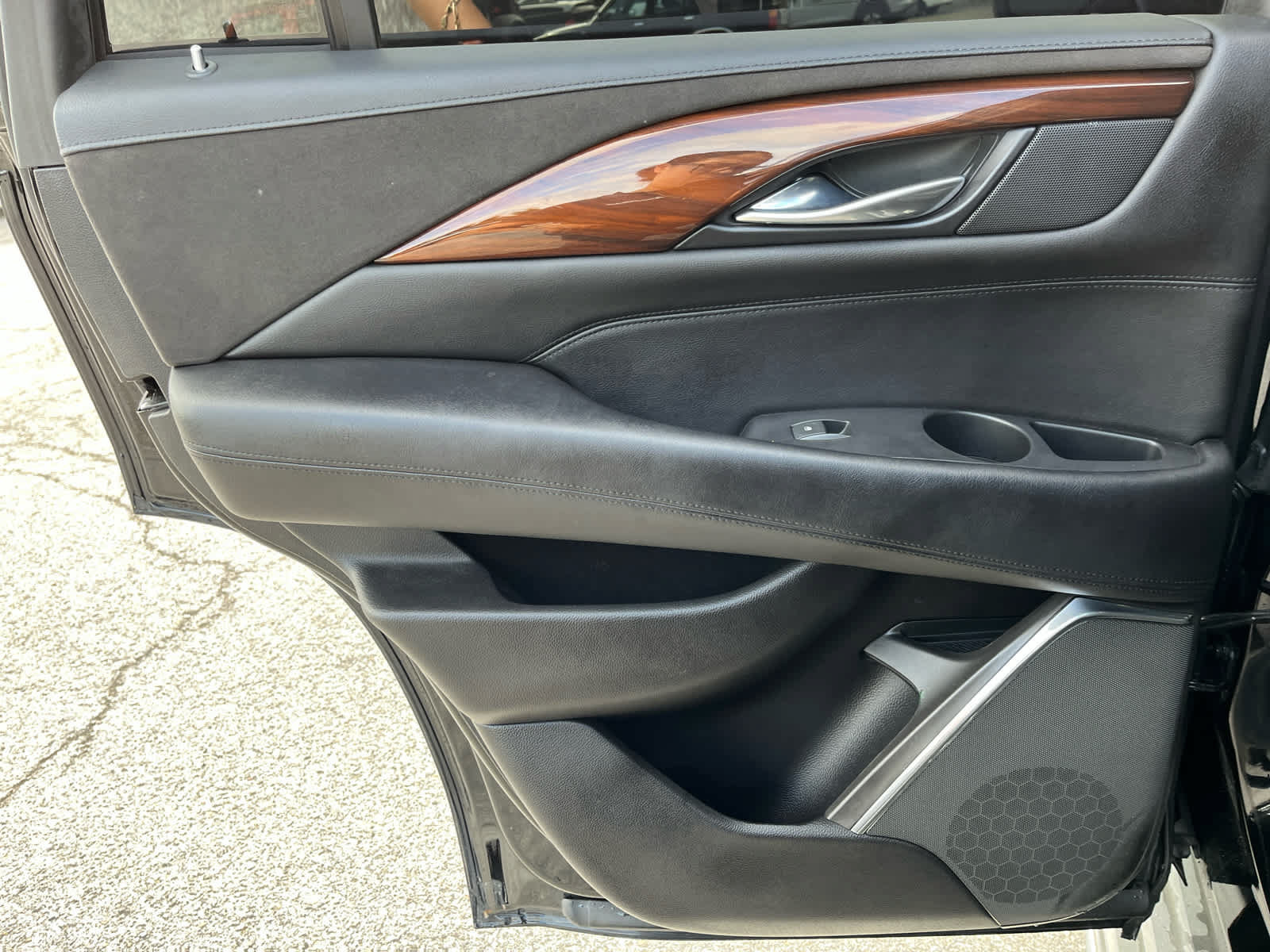 Used 2018 Cadillac Escalade 4WD image 21