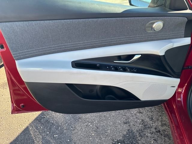Certified 2025 Hyundai Elantra Limited image 13