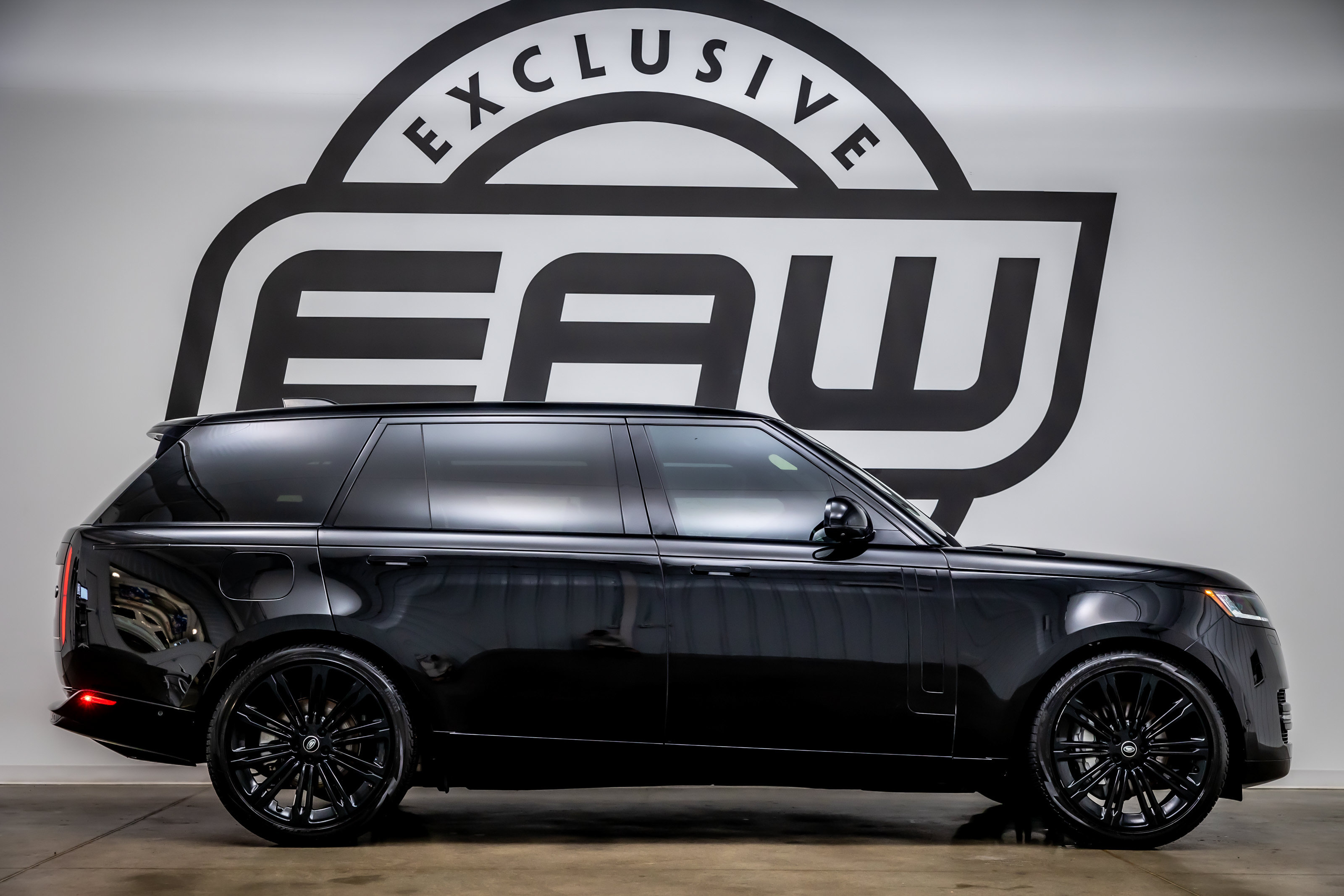 Used 2023 Land Rover Range Rover Long Wheelbase SE AWD/4WD image 9