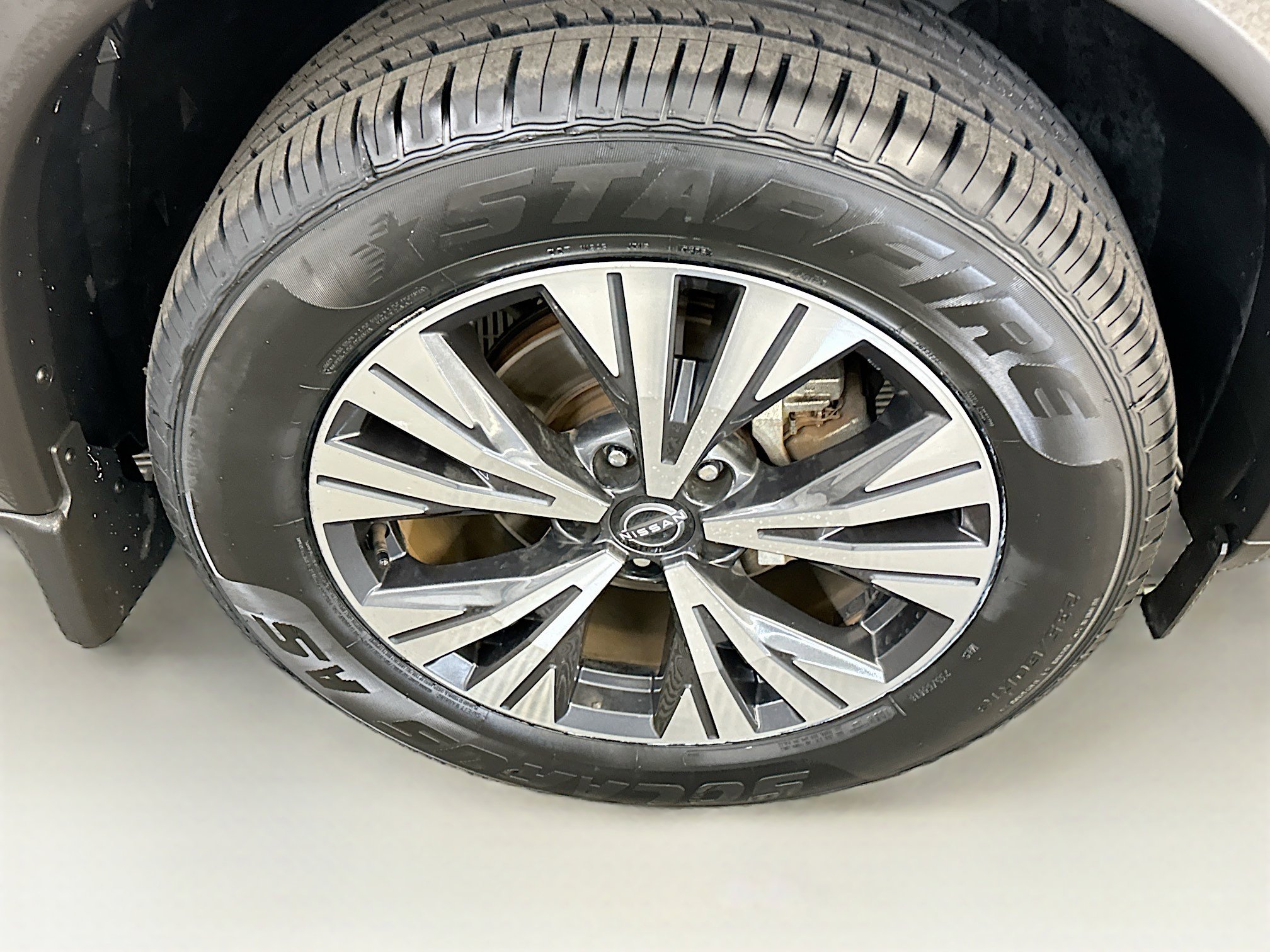 Used 2023 Nissan Rogue SV image 11