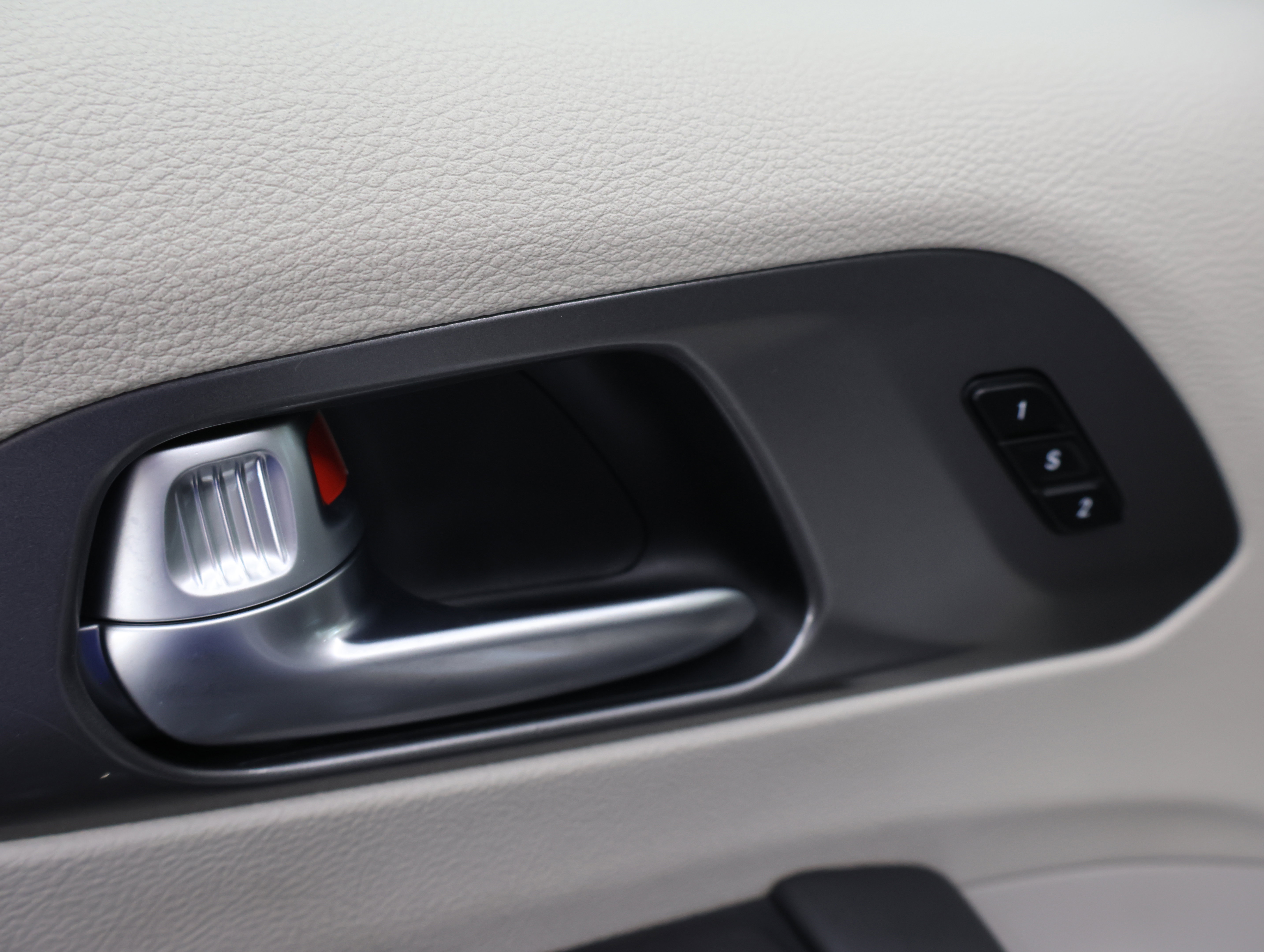 Used 2024 Chrysler Pacifica Touring-L FWD image 38