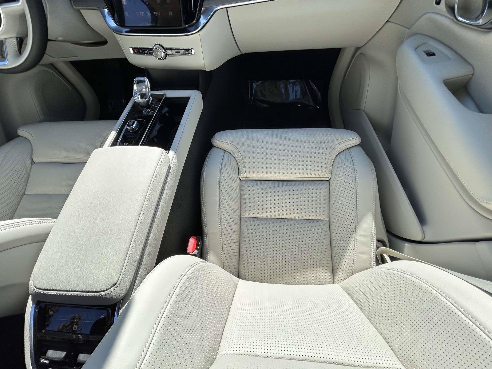 New 2026 Volvo XC90 B6 Ultra w/ Protection Package Premier AWD/4WD image 16