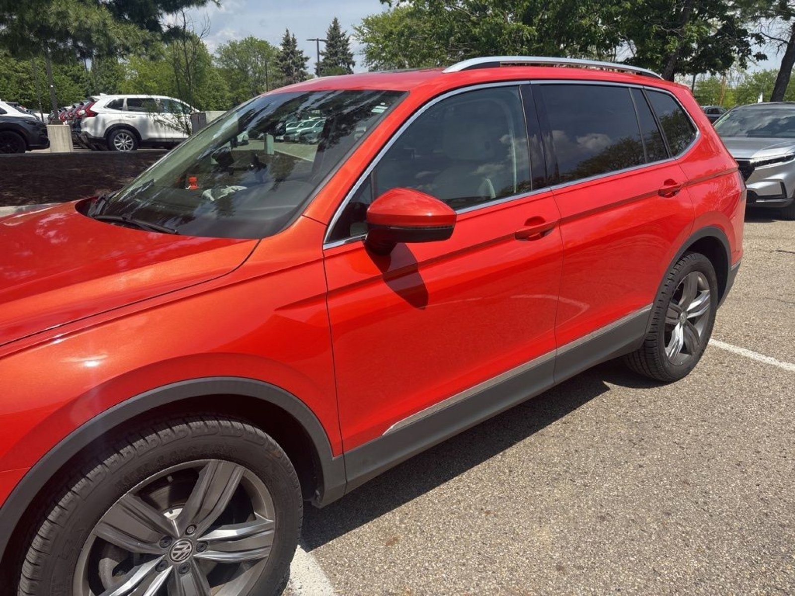 Used 2019 Volkswagen Tiguan SEL Premium w/ 3rd Row Seat Package AWD/4WD image 6