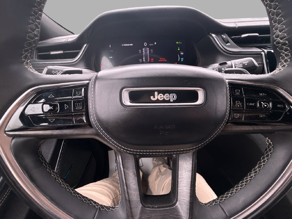 Used 2023 Jeep Grand Cherokee Overland w/ Luxury Tech Group IV AWD/4WD image 33