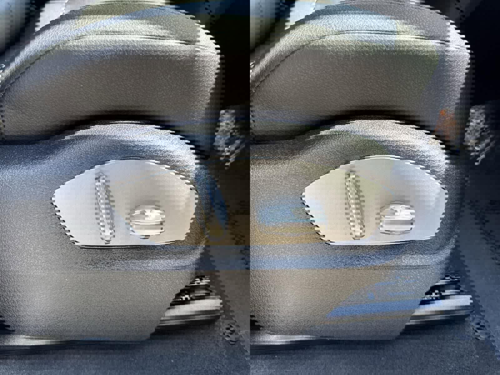 Used 2022 Porsche Macan image 40