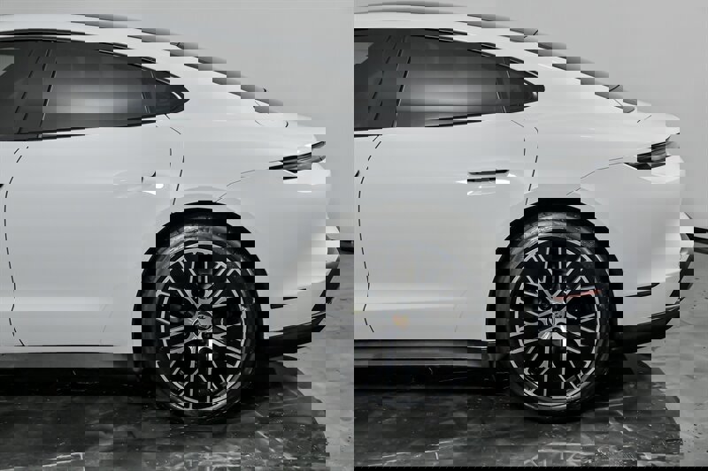 Used 2021 Porsche Taycan image 8