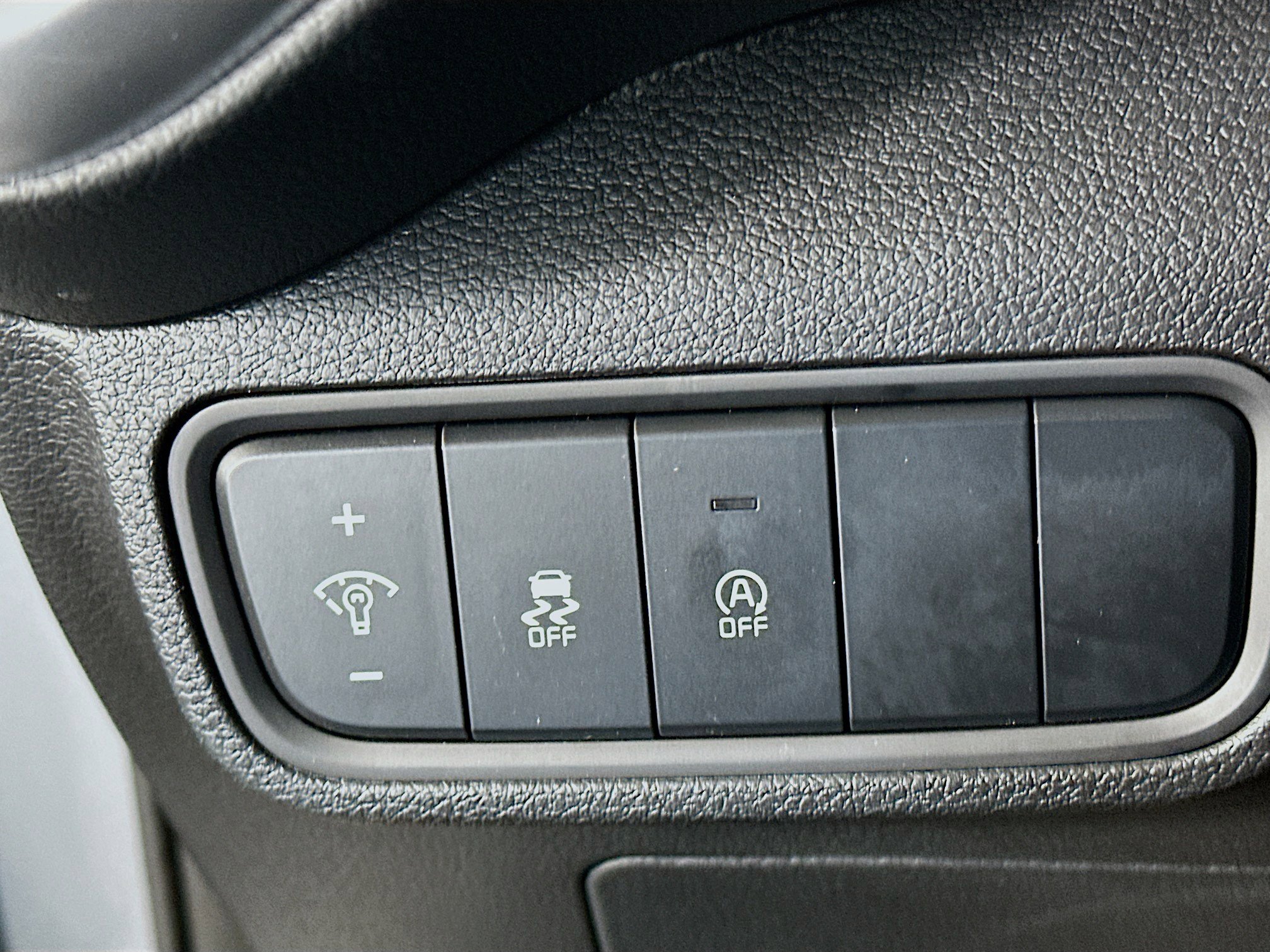 Used 2025 Kia Soul LX w/ LX Technology Package FWD image 16