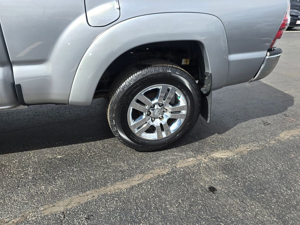 Used 2015 Toyota Tacoma 4x4 Double Cab w/ Limited Package image 4