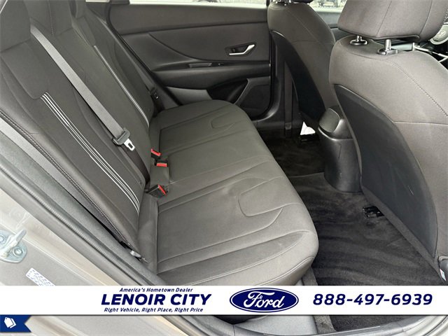 Used 2023 Hyundai Elantra SEL w/ Convenience Package image 16