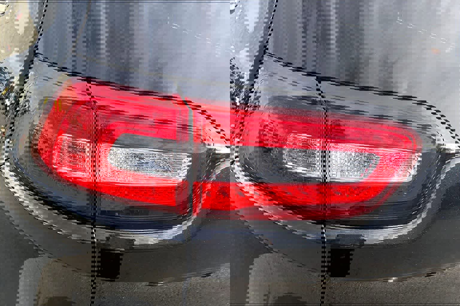 Used 2015 Jeep Cherokee Limited w/ Luxury Group image 32