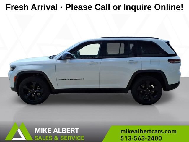 Used 2023 Jeep Grand Cherokee Altitude AWD/4WD image 4