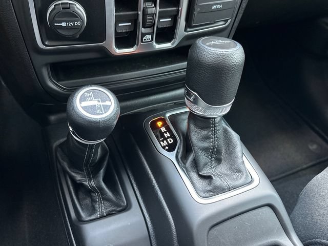 Used 2025 Jeep Gladiator Sport AWD/4WD image 23