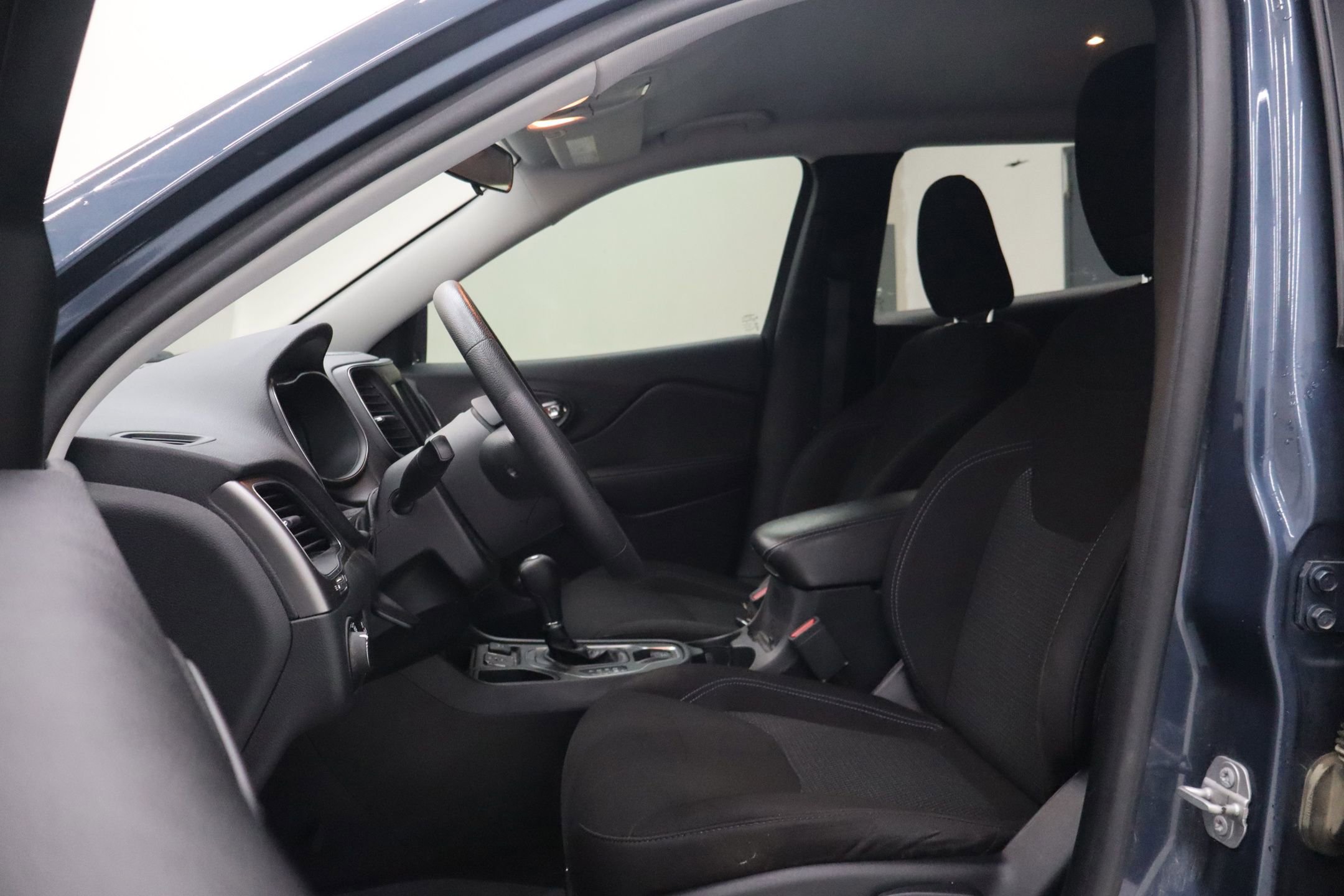 Used 2020 Jeep Cherokee Latitude image 14