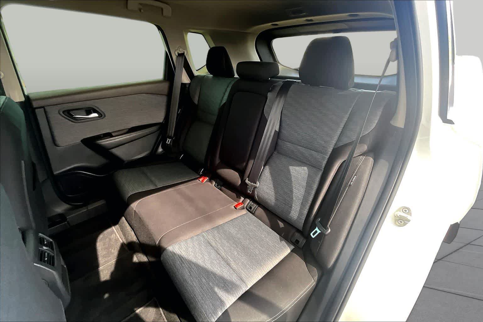 Used 2023 Nissan Rogue SV AWD/4WD image 19