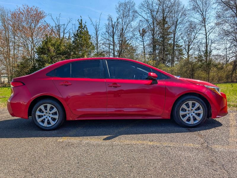 Used 2021 Toyota Corolla LE FWD image 4