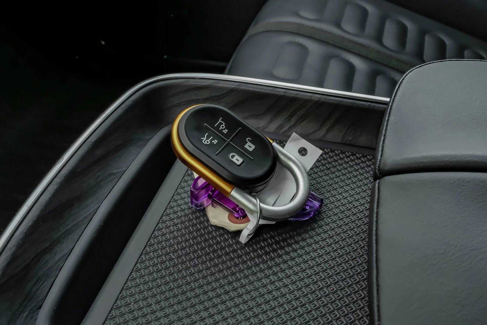 Used 2024 Rivian R1S Adventure image 70