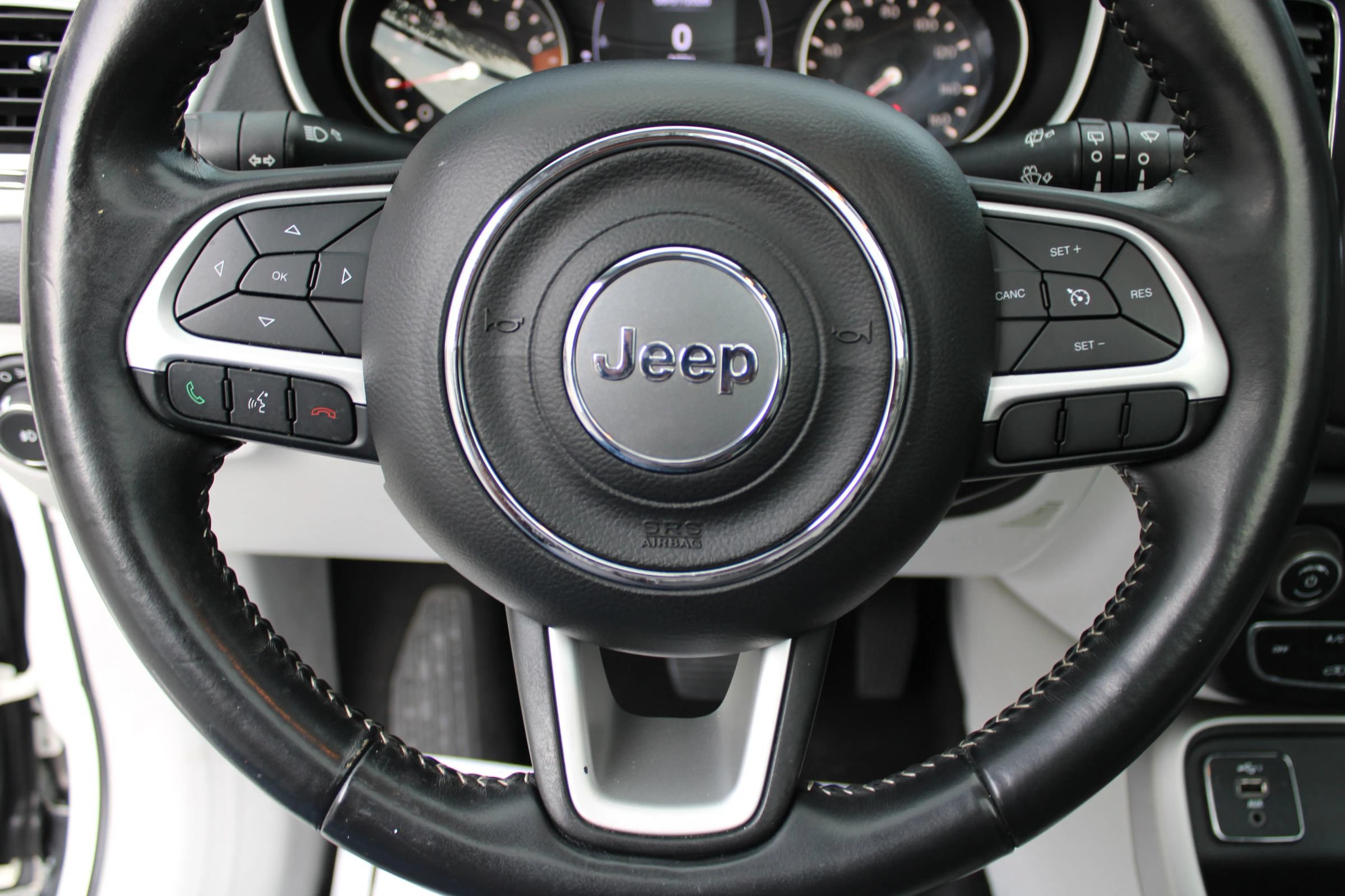 Used 2019 Jeep Compass Latitude FWD image 13