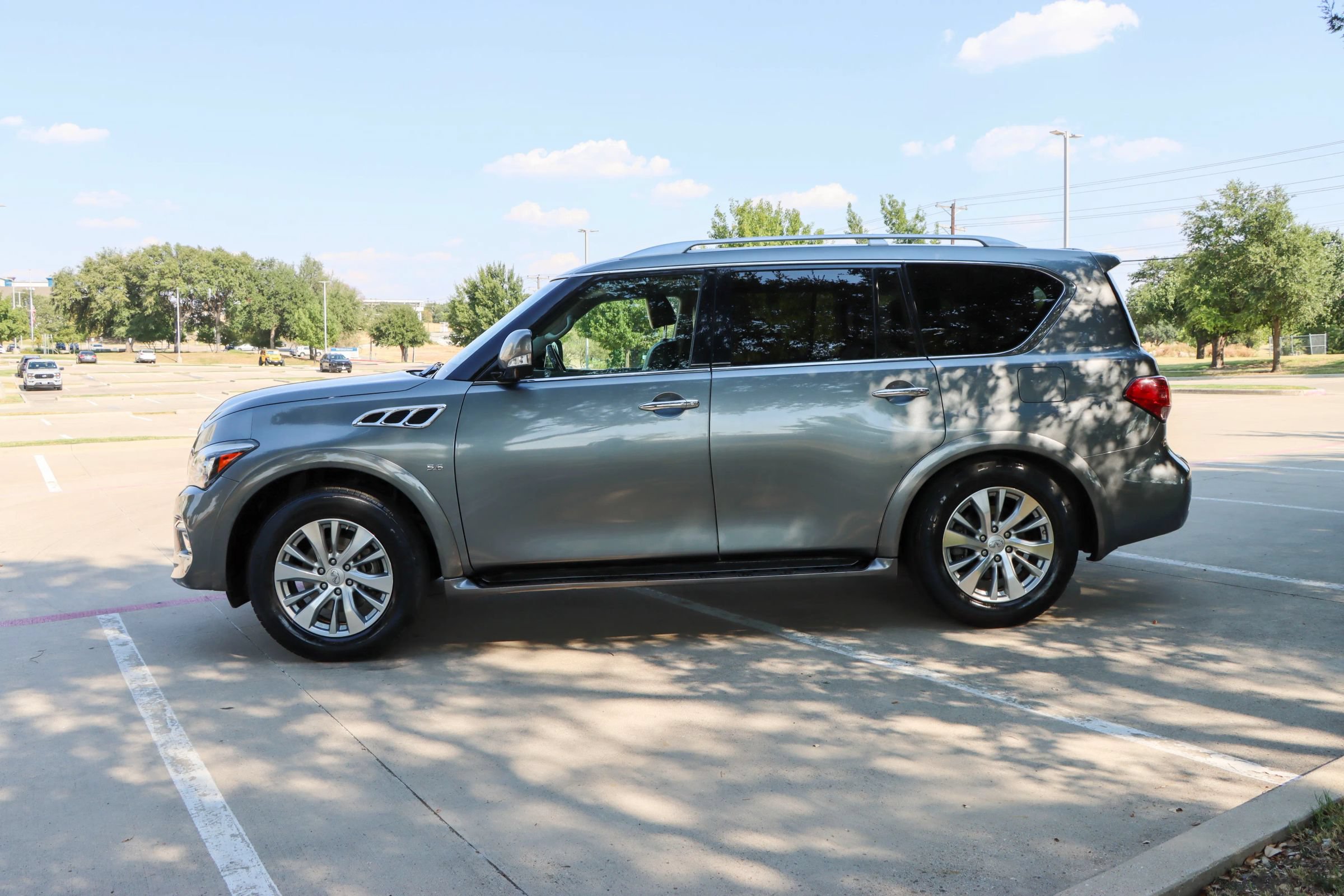Used 2017 INFINITI QX80 4WD image 4