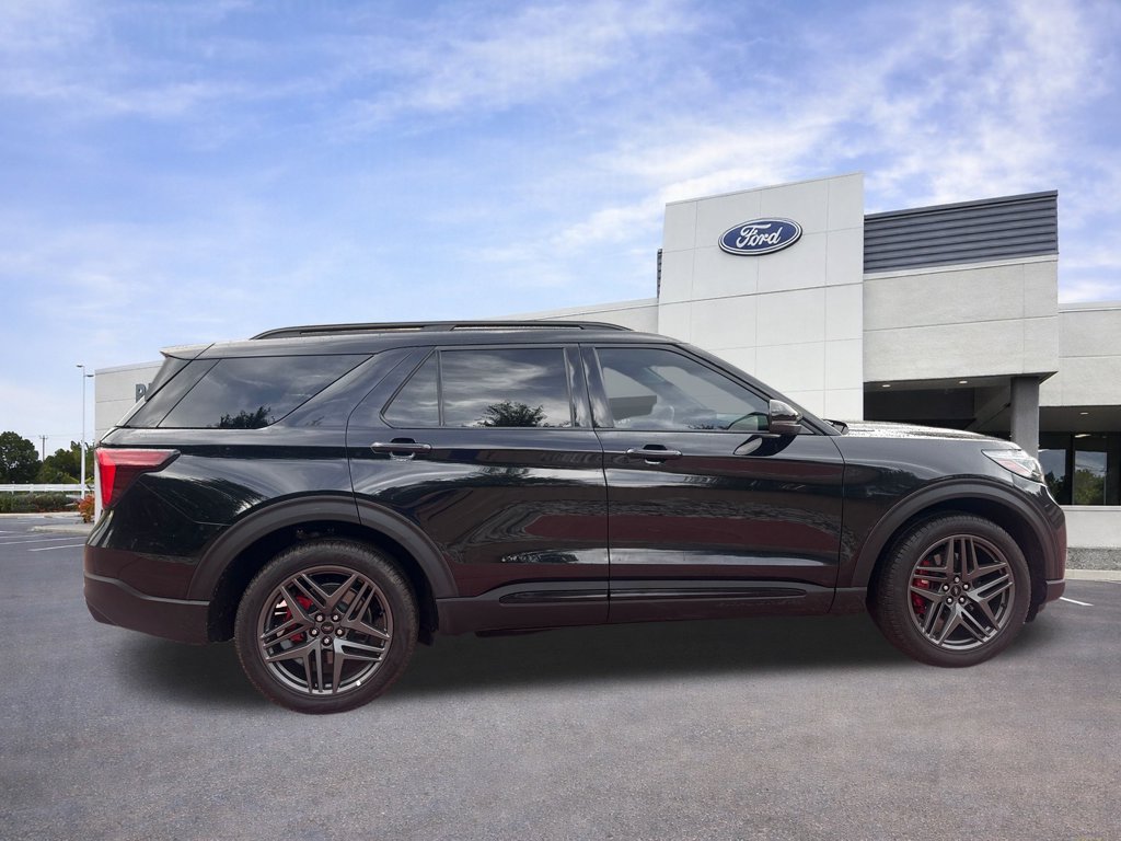 Used 2025 Ford Explorer ST AWD/4WD image 10