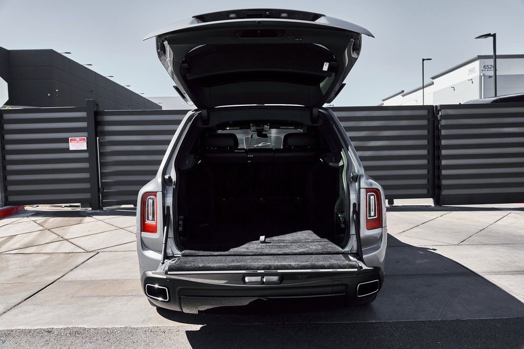 Used 2023 Rolls-Royce Cullinan image 18