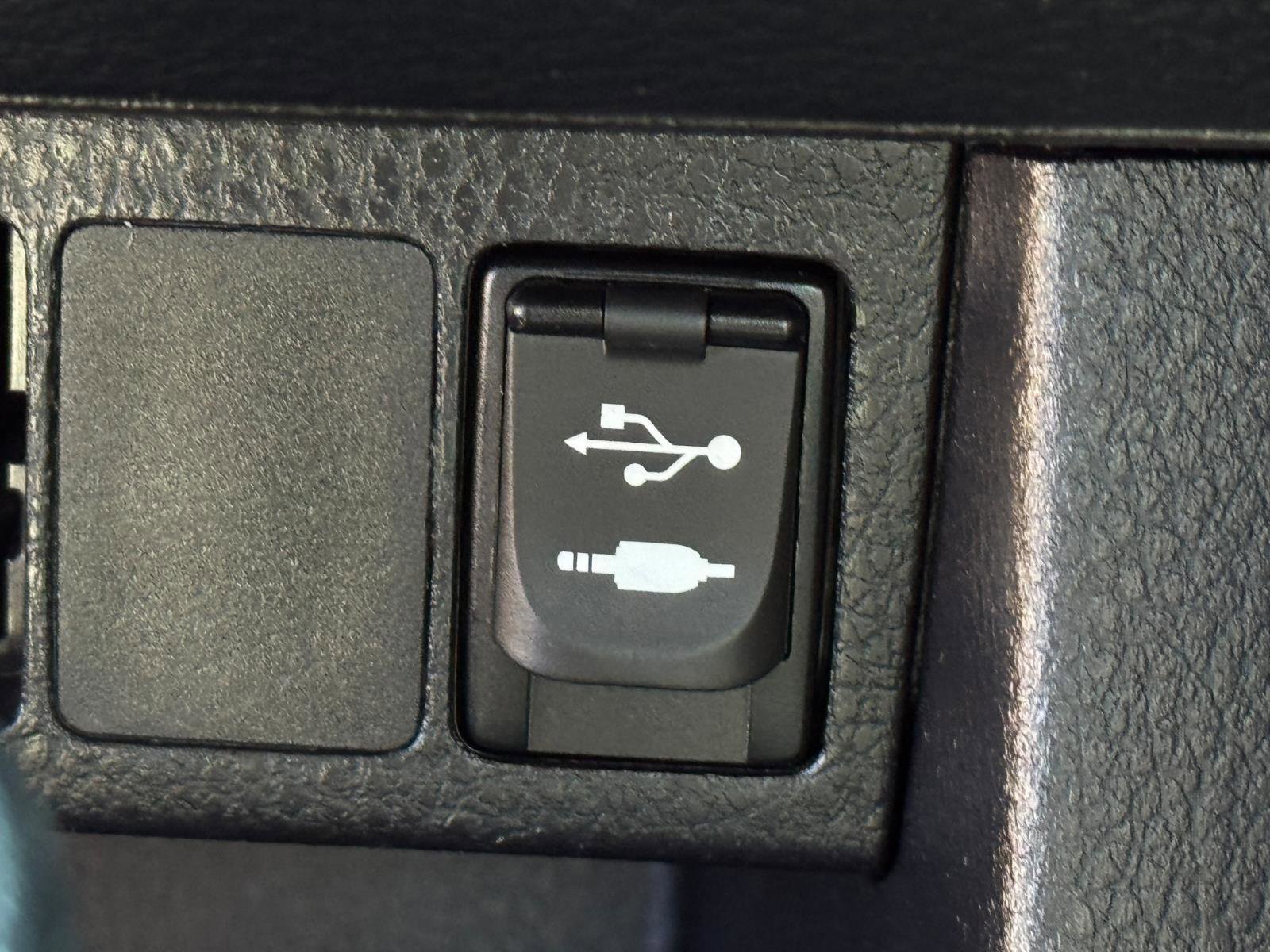 Used 2015 Toyota Corolla LE FWD image 17