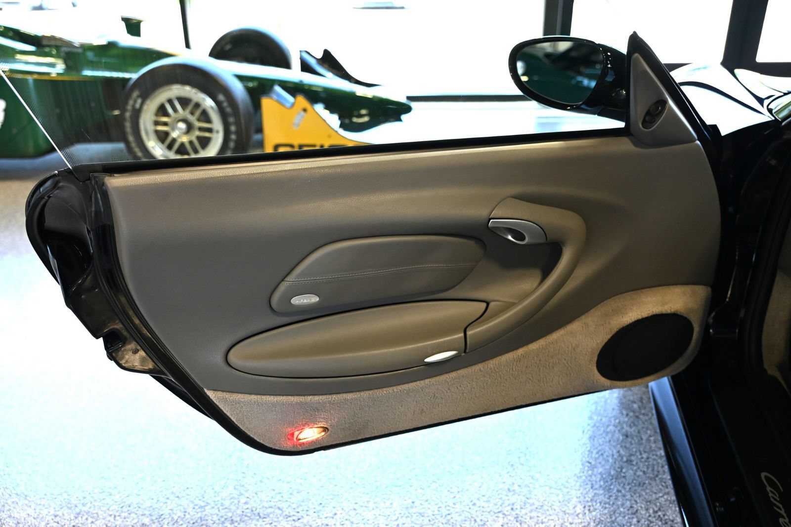 Used 2003 Porsche 911 Carrera RWD image 40