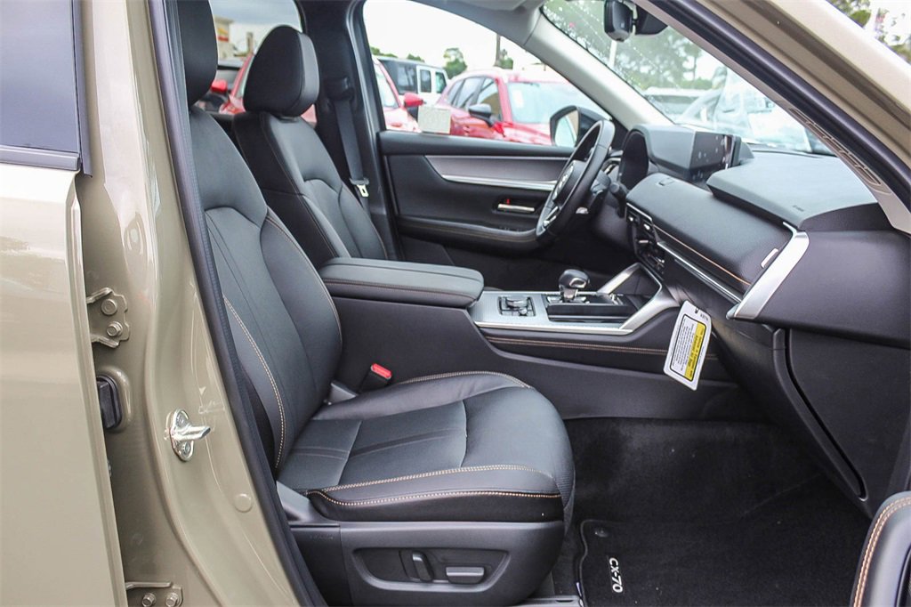 New 2025 MAZDA CX-70 Plug-In Hybrid w/ Premium Pkg image 18