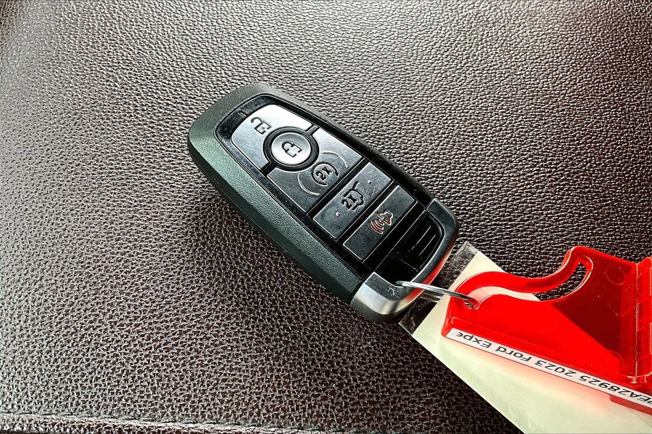 Used 2023 Ford Expedition Limited image 32