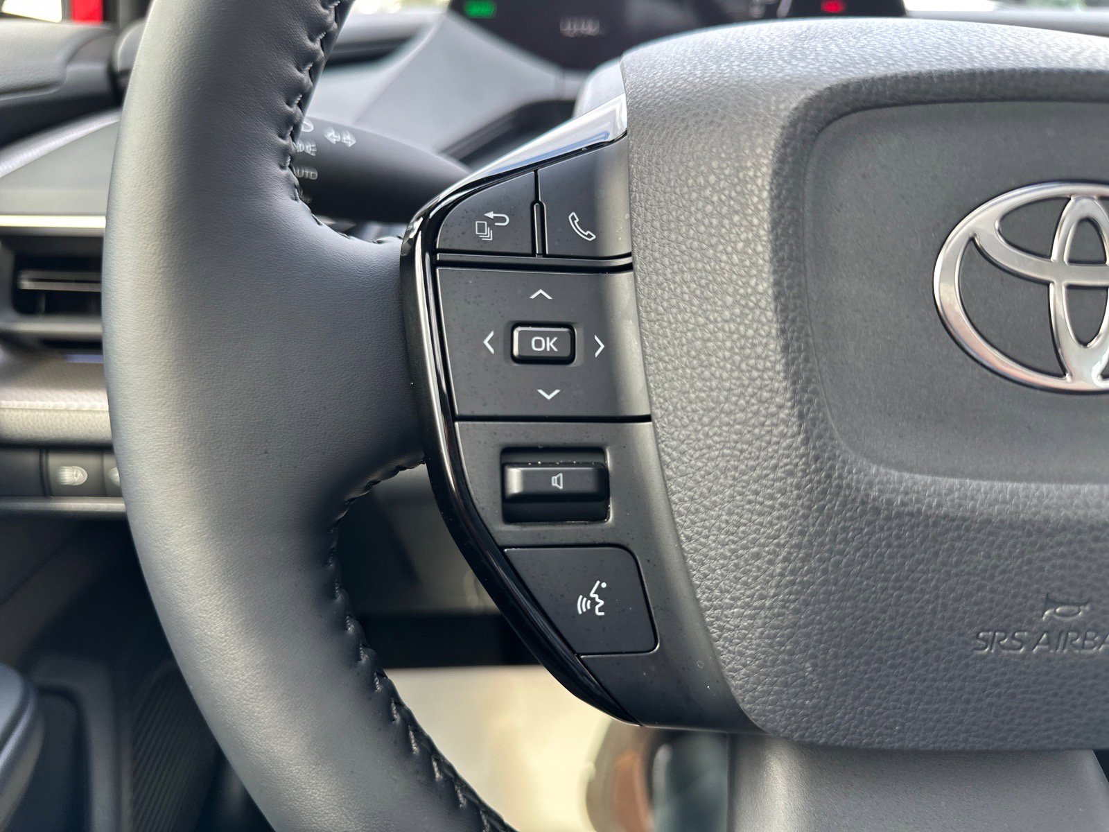 Used 2024 Toyota Prius XLE AWD/4WD image 32