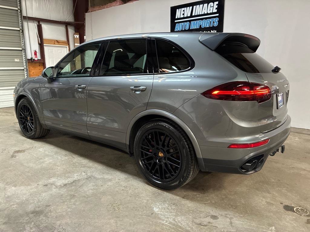 Used 2016 Porsche Cayenne Turbo image 11