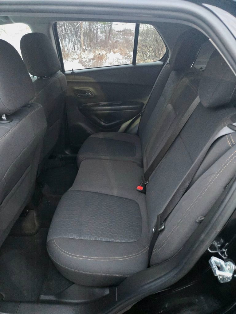 Used 2022 Chevrolet Trax LS w/ Tint and Cruise Package AWD/4WD image 10