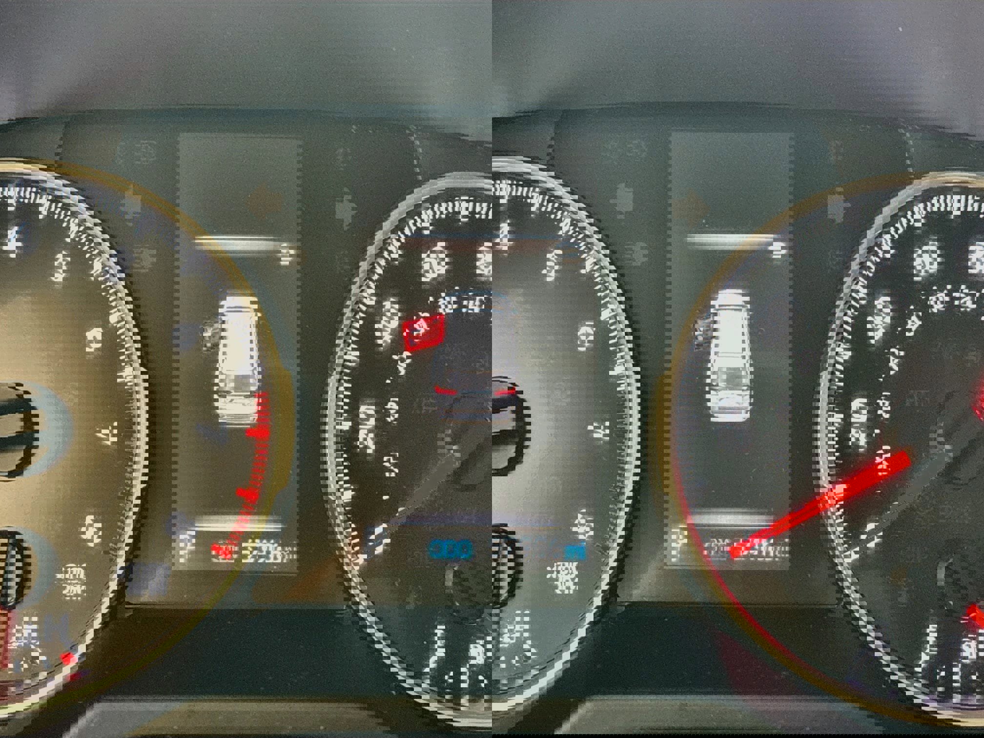 Used 2021 Toyota RAV4 LE w/ Carpet Mat Package (TMS) image 14